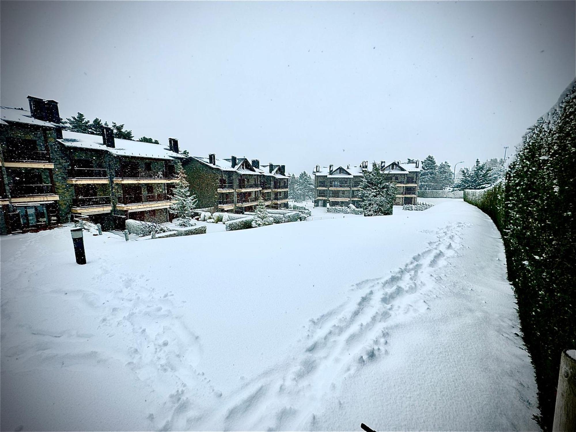 Atico Duplex A Pie De Pistas De Esqui Bed and Breakfast La Molina  Eksteriør billede